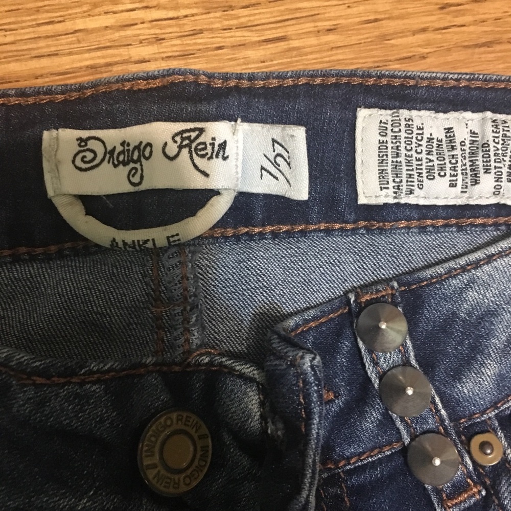 Skinny Jeans with spikes details - Picture 5 of 6